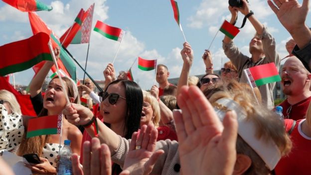 Belarus: Mass protest eclipses defiant Belarus leader’s rally