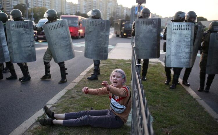  Belarus: Widespread Protests in Minsk After President Lukashenko Is Hastily Sworn In