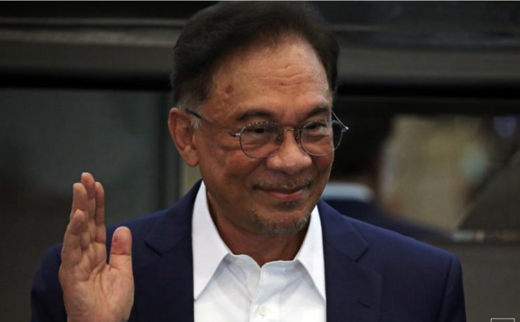  Malaysia opposition leader Anwar claims ‘formidable’ majority to form new government