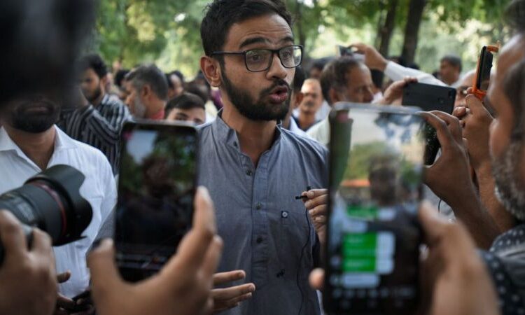  Umar Khalid: India student leader arrested over Delhi riots