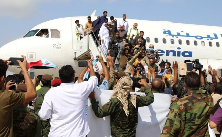  Yemen war: Deadly attack at Aden airport as new government arrives