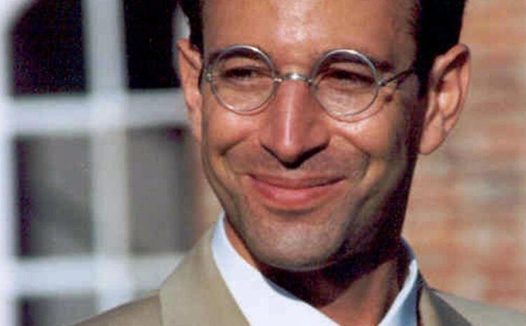 Daniel Pearl: Pakistan court acquits men accused of murder