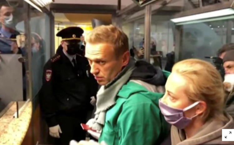  Detained Kremlin foe Navalny rushed to court, Moscow tells West to butt out
