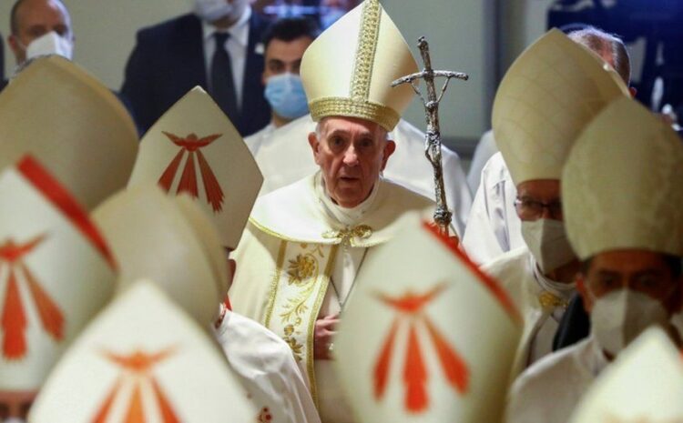 Pope Francis denounces extremism on historic visit to Iraq