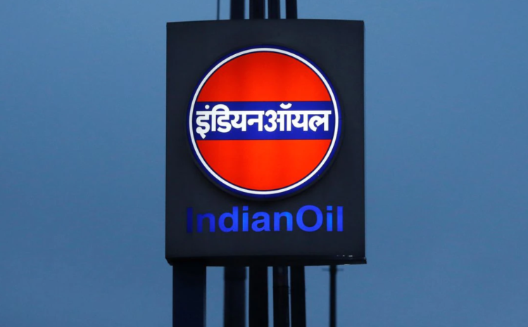  Indian oil refiners cut output, imports as pandemic hits demand
