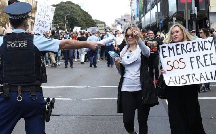  Australia Covid: Anti-lockdown protesters condemned