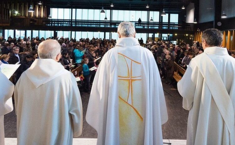  Church sex abuse: Thousands of paedophiles in French Church, inquiry says