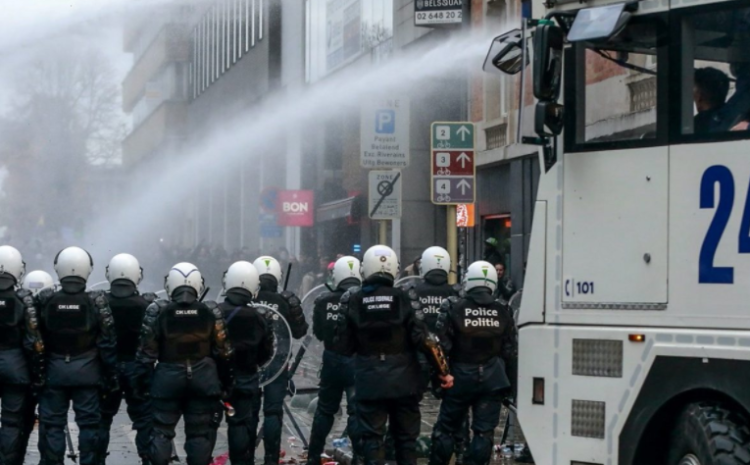  Covid: Austria back in lockdown as protests rock Europe