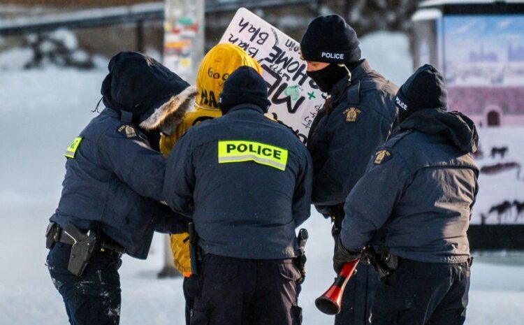  Canada protests: Police begin to make arrests at Ottawa protest