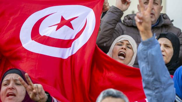 Tunisia president sacks 57 judges