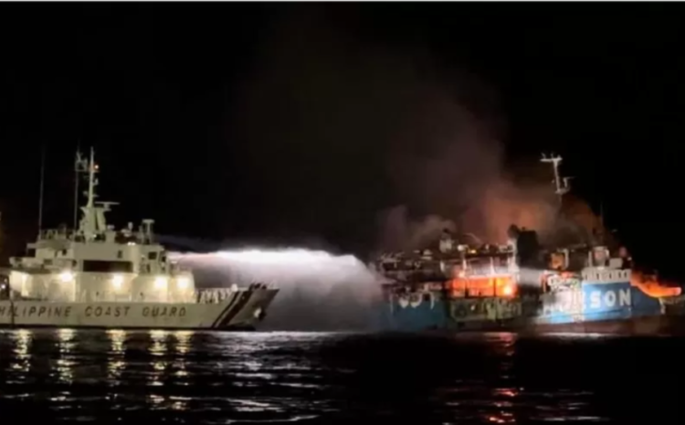  Dozens killed in blaze on Philippines ferry