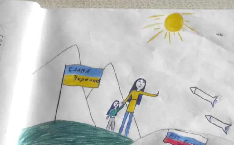  Russian whose daughter drew anti-war picture flees jail term