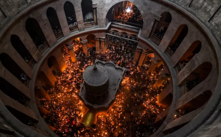  Holy Fire celebrated by Christians in Jerusalem amid Israeli police restrictions