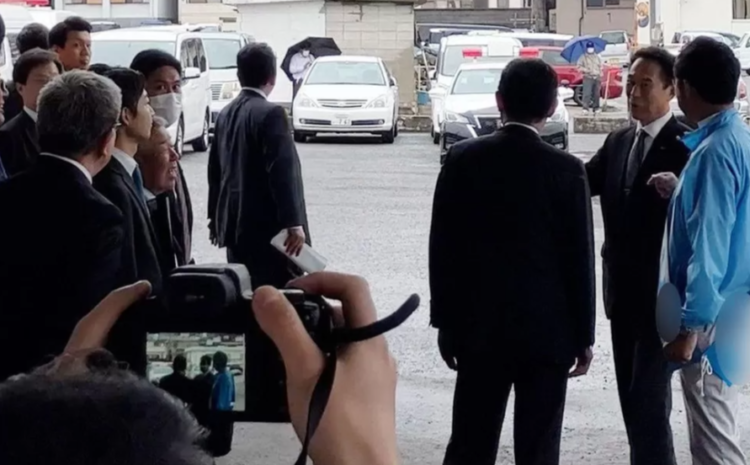  Japan: Kishida smoke bomb sparks memories of slain PM Abe